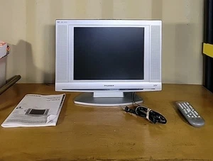 Sylvania LD155SL8 LCD 15" Flatscreen TV/DVD Combo HDTV Retro Works - Picture 1 of 6