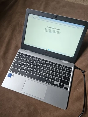 ASUS Chromebook CX1 11.6" (32GB SDD, Intel Celeron N3350, 1.10 GHz, 4GB) PROBADO Foto 1 de 4