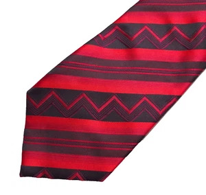 Boss Hugo Boss 100% Silk Neck Tie Red Black Geo Striped Zigzag A291 - Picture 1 of 6