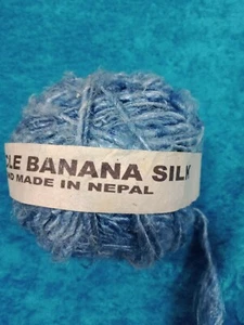 Banana reciclada bola de seda tejido ganchillo fibra textil hilo azul - Imagen 1 de 1