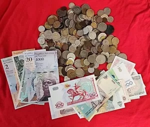 2 Pound Mixed World Coins & Tokens + 25 Foreign Banknote Unc Lot Free Shipping - Picture 1 of 3