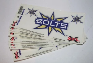 Lotto di (10) Bulloni Originali Wincraft XFL Birmingham Logo 6" x 3" Attacchi Finestra - Foto 1 di 3