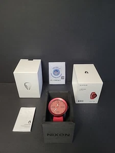 Nixon Corporal Herrenuhr Rot/Rot/Schwarz Anolog Quarz Analog Edelstahl - Bild 1 von 12