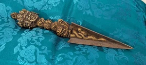 ¡Un Phurba Especial! Phurba De 3 Cabezas De Bronce + Plata De TIBET 900gr. - Imagen 1 de 3