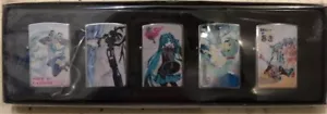 5er Set unbenutzte Hatsune Miku Ölfeuerzeuge - Bild 1 von 6