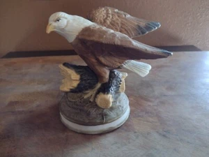 "Birds in Flight" collection porcelain eagle from Royal Heritage - Picture 1 of 5