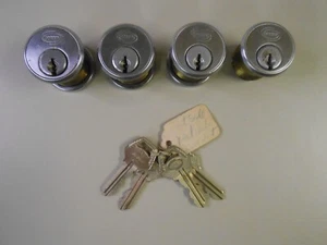 Vintage 4er Set passende Corbin Einsteck Ersatz Zylinderschlösser mit 4 Schlüsseln - Bild 1 von 7