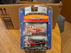 Greenlight Muscle Car Garage 1971 Plymouth Hemi 'Cuda Red 1:64 Diecast - Picture 1 of 1