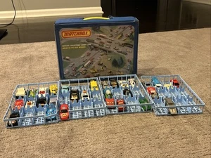 Estuche de coche vintage Matchbox 48 azul 1989 intacto con 4 bandejas azules algunos 30 coches rotos - Imagen 1 de 10
