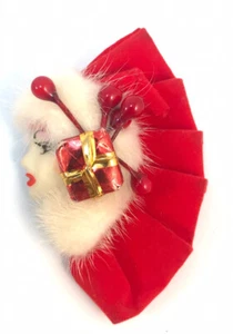 Christmas Holiday Cameo brooch woman profile Beautiful Vintage - Picture 1 of 7