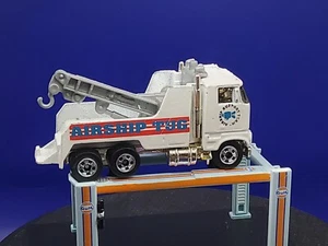 HOT WHEELS WHITE AIRSHIP TUG RIG WRECKER - Picture 1 of 6