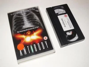 VHS Video ~ Antibody ~ Lance Henriksen / Robin Givens ~ Large Case Ex-Rental - Imagen 1 de 1