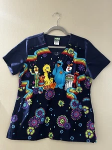 Sesame Street Tooniforms Scrub Top Women’s M All Over Print New Without Tags - Picture 1 of 7