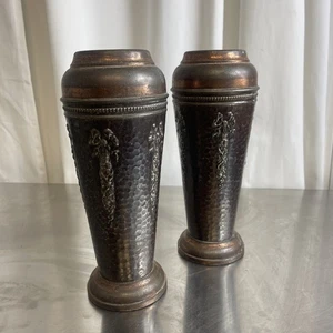 Pair Of Antique Hammered Copper Vases 26cm X2 Home Decor Mantle Made In England - Picture 1 of 8