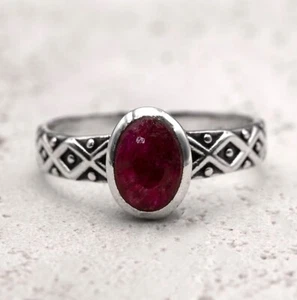 925 Sterling Silver Ladies Lab Created Ruby Oval Gemstone Patterned Band Ring - Picture 1 of 6