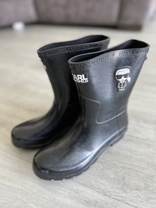 Kalosh Ikonik Gummistiefel Mit Mittelhohem Schaft | Karl Lagerfeld  Kollektionen|Von Karl Lagerfeld | Karl.Com