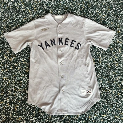 Camiseta de béisbol Nike Babe Ruth Cooperstown para hombre pequeña gris New York Yankees Foto 1 de 4