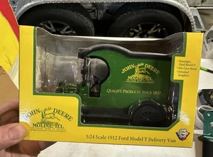 John Deere 1:24 Scale 1912 Ford Model T Delivery Van Diecast - Picture 1 of 3