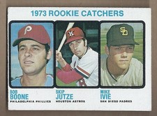 1973 Topps HIGH #613 ROOKIE CATCHERS BOB BOONE JUTZE & IVIE EX-NMT CONDITION