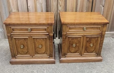 Mesa auxiliar de mesita de noche de muebles DREXEL par de coleccionables rurales (2) Foto 1 de 4