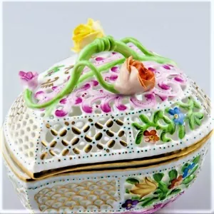Herend Bonbonniere Heart Shaped with a Branch Knob - Picture 1 of 6