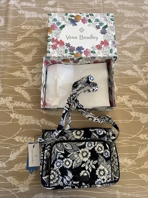 VERA BRADLEY Icónico RFID Pequeño Hipster Lila Medallón Nuevo Con Etiquetas En Caja Foto 1 de 4