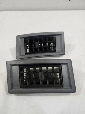 Dos Chevrolet S10 GMC Jimmy S-15 Sonoma 1986-1993 salpicaduras/ajuste de tablero gris plateado Foto 1 de 4