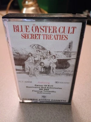 Original Cassette Blue Oyster Cult "Secret Treaties" With Cover Art Foto 1 de 2