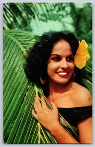 Postcard - Beauty Woman w Flower in Jamaica - Unposted Vintage - Picture 1 of 2