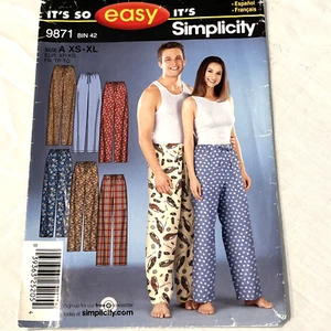 PANTALONES Simplicity 9871 hombres adolescentes patrón XS-XL sin cortar FF 2002 inglés español francés - Imagen 1 de 10