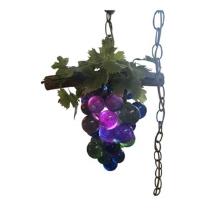 LAMPADA A SOSPENSIONE VINTAGE ANNI '60 MCM GRANDE LUCITE ACRILICO GRAPPOLO D'UVA BLU VERDE VIOLA - Foto 1 di 5