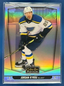 2024-25 OPC O-Pee-Chee Platinum Jordan Kyrou #148 Rainbow St. Louis Blues - Foto 1 di 11