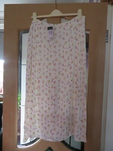 WOMEN LONG SKIRT SIZE 18 - Picture 1 of 3