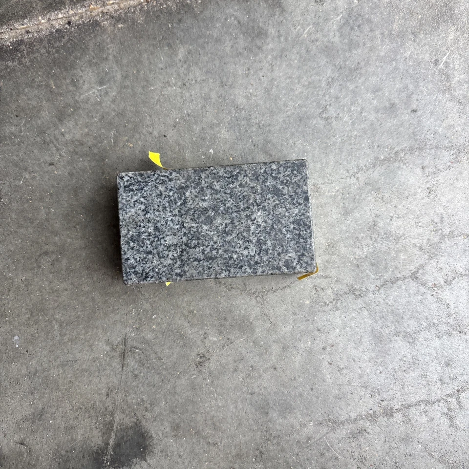 Buff  / Silver Granite cobble stones - Image 1 of 1