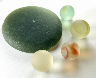 mármol y vidrio de mar Big Ohajiki de Japón contiene muchas burbujas Foto 1 de 4