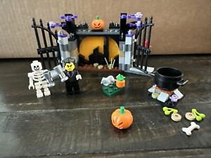 LEGO Set 40260 Halloween Haunt-Miscellaneous, Seasonal Theme, Retired