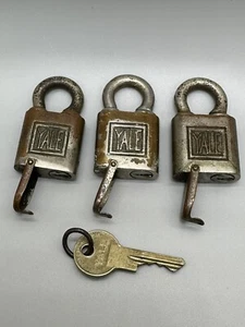 RARO Vintage YALE & TOWNE Y&T Flip Door Chiave Serratura Porta Oscillante Fondo 3 Serrature 1 Chiave - Foto 1 di 23