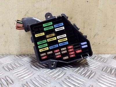 Cassetta fusibili Seat Exeo ST 3R5 2.00 Diesel 105kw 2010 26158703 - Immagine 1 di 4