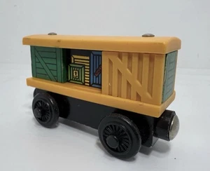 Caja Coche Thomas El Tren Puerta Corredera Madera Ferrocarril Amigos Motor Amarillo 2003 - Imagen 1 de 8