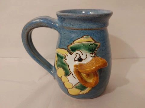 Studio Handcrafted Art Pottery University of OREGON DUCKS 3D Mug Cup 20 oz Cover
