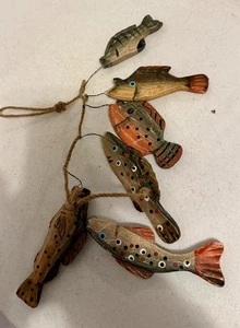 6- HANDPAINTED Wooden fish On Stringer Line Garland Marine Fishing Decor - Picture 1 of 3