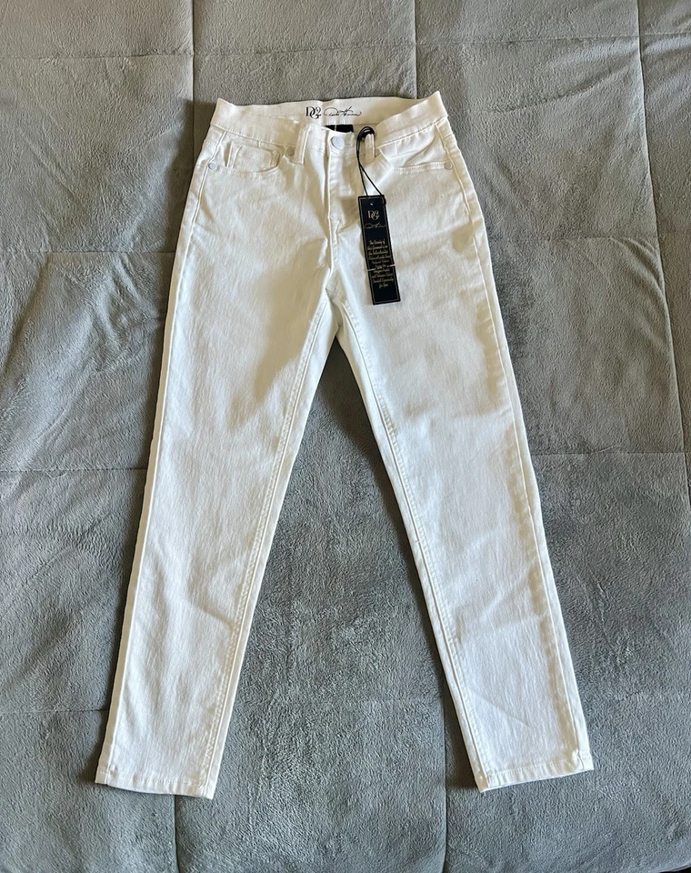 DG2 Diane Gilman White Jeans 2P Petite Stretch Denim Pants NWT Classic Fit - Image 1 of 4