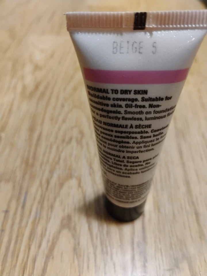 Mary Kay TimeWise Luminous-Wear Liquid Foundation Beige 5  Normal To Dry Skin - Image 1 of 1