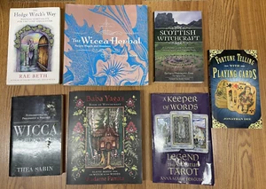 Lot 7 Books: Wicca Witchcraft Tarot Scottish Herbal Slavic Magic Fortune Telling - Foto 1 di 2