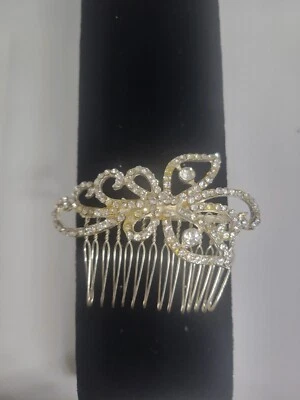 Bridal Bow Hair Piece Comb 2 1/4'' x 3'' - Image 1 of 3