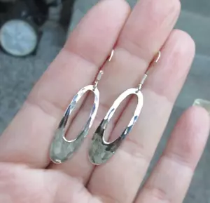 Pendientes martillados de plata de ley 925 hechos a mano un regalo amoroso y encantador - Imagen 1 de 10