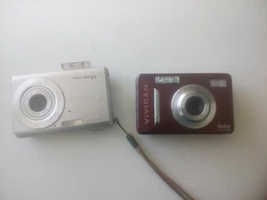 x2. vintage digital cameras VIVITAR ViviCam 7020  7.1 + CASIO Exilim 7.2 charger - Picture 1 of 9