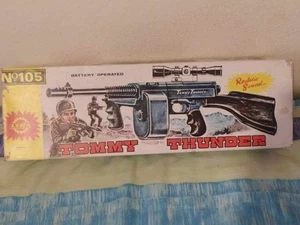 RARE VINTAGE 70'S PLASTIC B/O TOMMY GUN THUNDER LYRA GREECE GREEK NEW - Bild 1 von 8