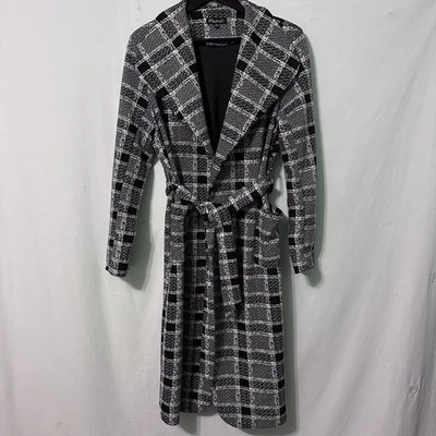 Jaqueta Stella Luce preta branca xadrez aberta frontal bolsos feminina tamanho médio - Imagem 1 de 4