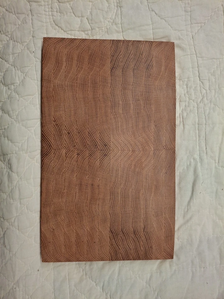 Tabla de cortar de roble de grano final Foto 1 de 2